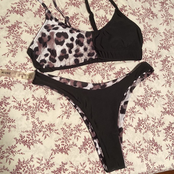 Bikini - Picture 3 of 5